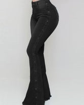 Schlagjeans mit einfarbigem Knopfdekor, Taschendetail und ungesäumtem Saum